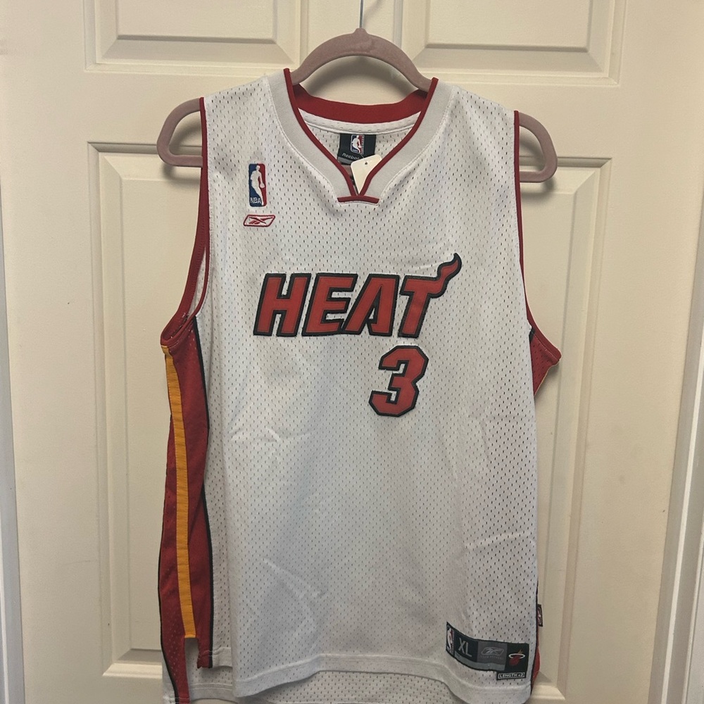 NBA Reebok - Kids XL - White Dwayne Wade Miami Heat Basketball Jersey